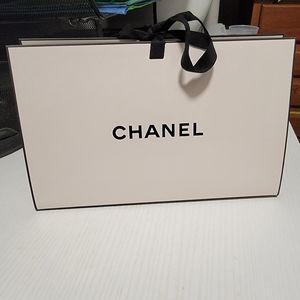 CHANEL signature empty white gift box/bag with ribbon